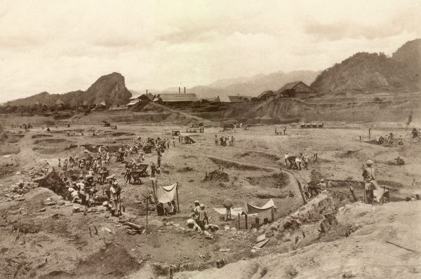 Lombong bijih timah di Tambun, 1910